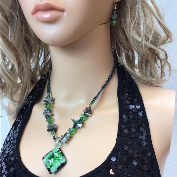 Fashion Green Floral Glass Necklace & Earring Set - Picture 7 of 10